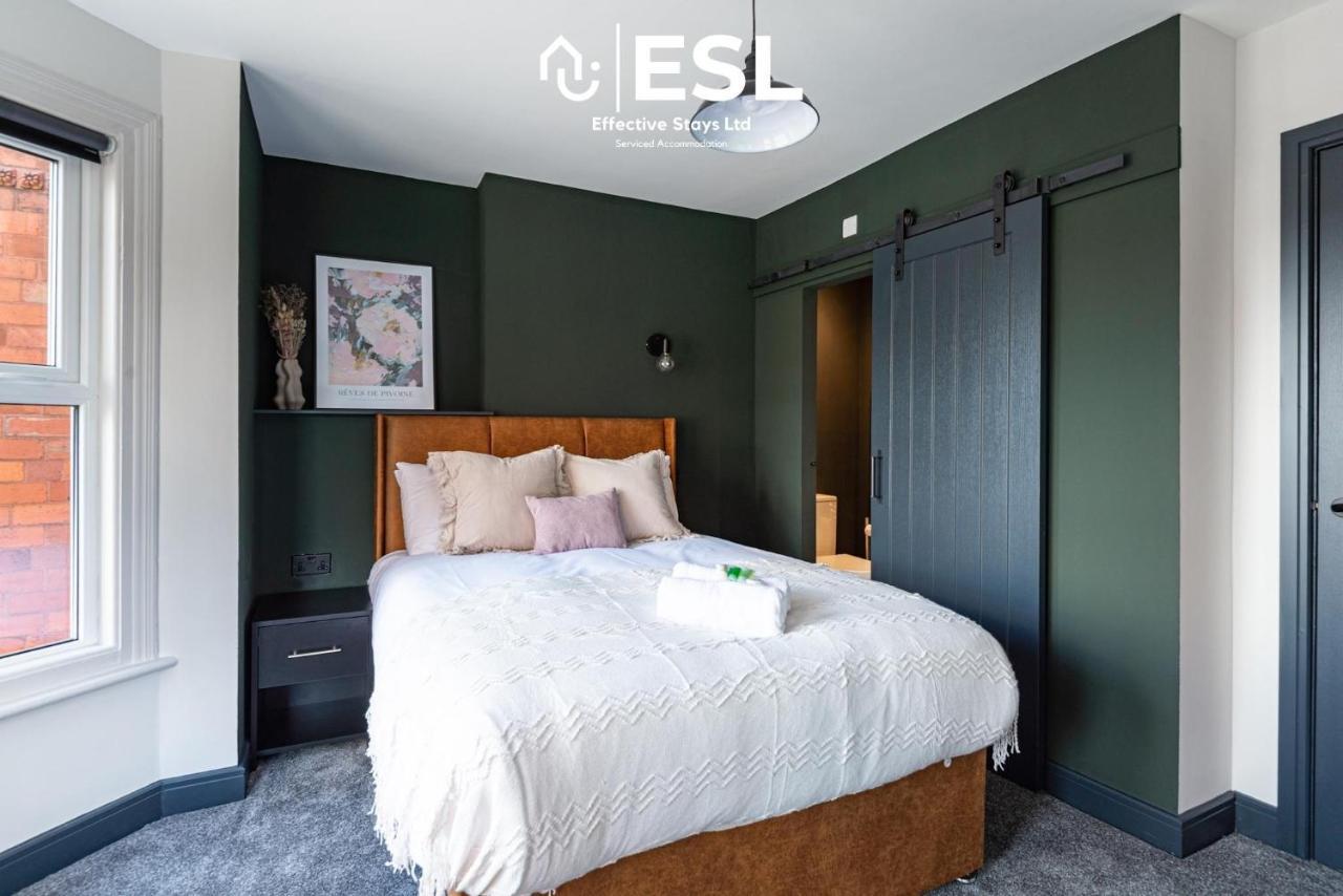Central 5 Bedroom Townhouse Perfectly Located 2 Mins Walk From The Train Station 切斯特 外观 照片